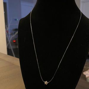 Tiny flower necklace 🌸